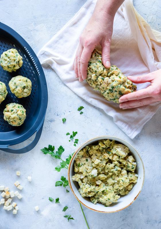 Semmelknödel im Thermomix®: Originalrezept und Tipps | ZauberTopf-Club