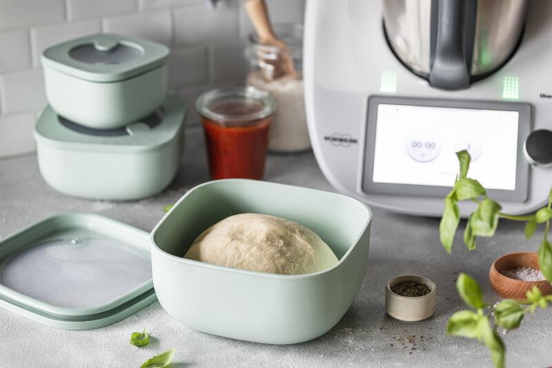 Pizzateig in einer Schale vor dem Thermomix®