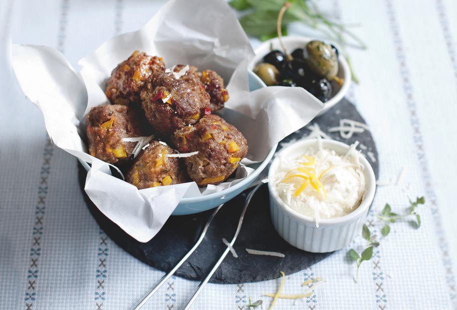 Hackbällchen SO WÜRZIG mit Parmesandip für den Thermomix®