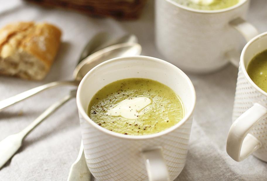 Schnelle Brokkolicremesuppe mit Kartoffeln für den Thermomix®