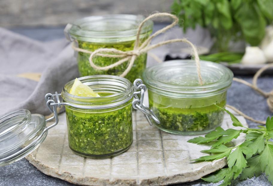 Kräuterpesto auf Vorrat für den Thermomix®