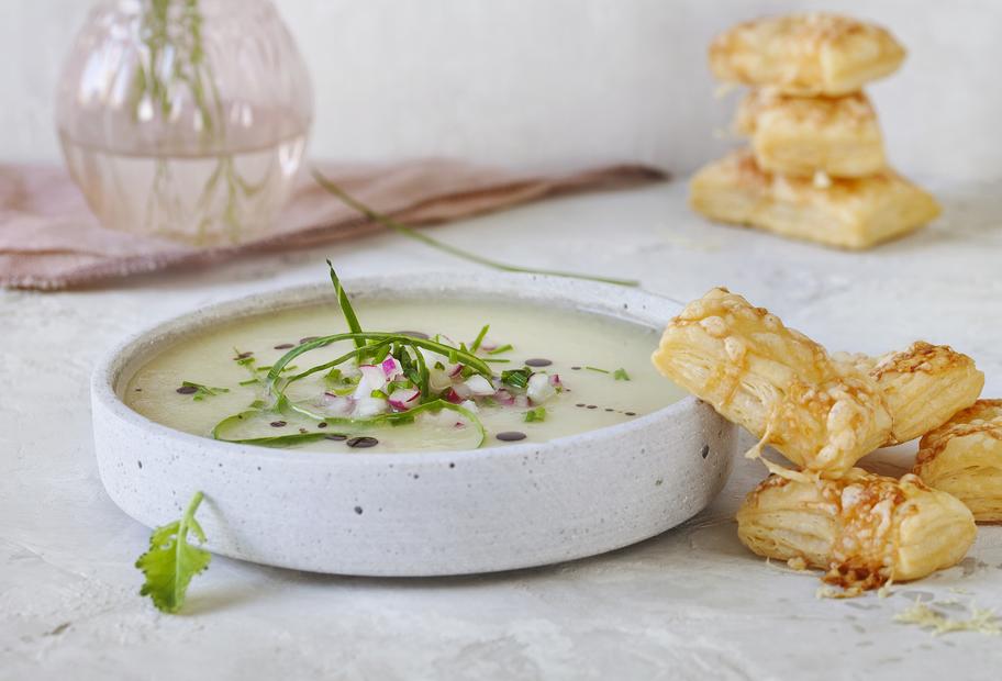 Kohlrabi-Cremesuppe mit Radieschen-Topping für den Thermomix®