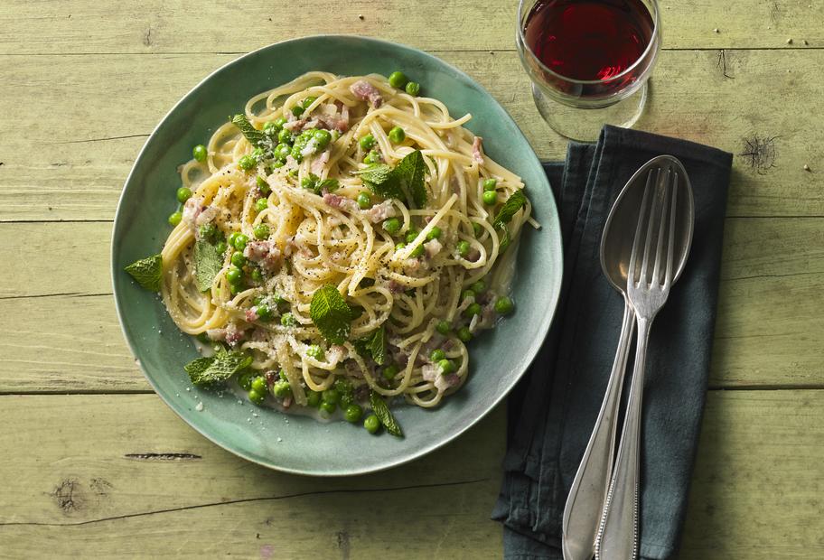 Sahnige Spaghetti Carbonara mit Erbsen für den Thermomix®