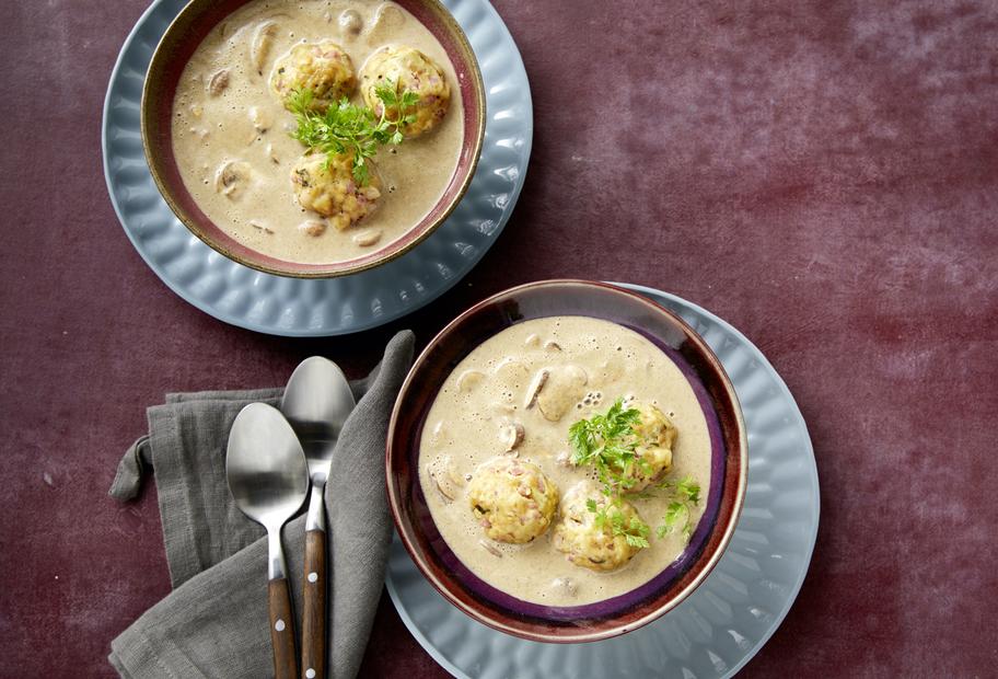 Pilzcremesuppe mit Schinken-Semmelknödeln für den Thermomix®