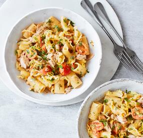 Cremige Zitronen-Thunfisch-Pasta mit Kirschtomaten